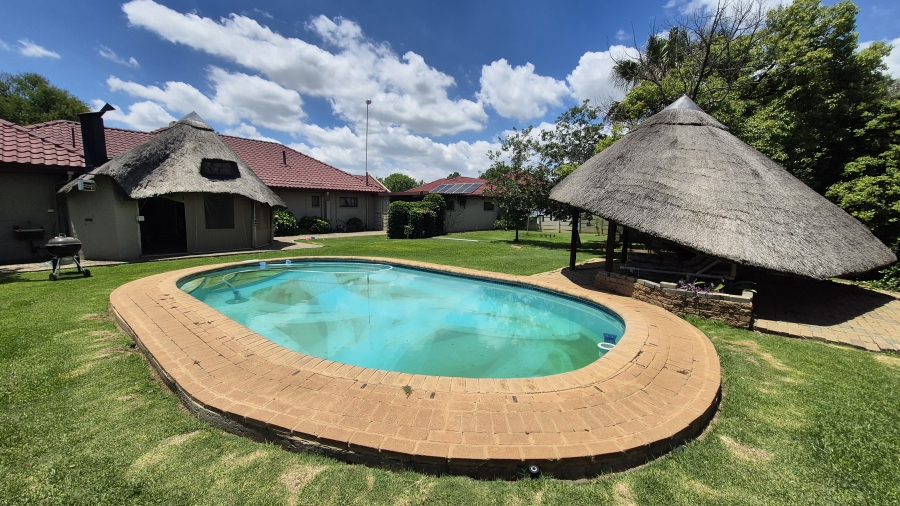4 Bedroom Property for Sale in Jim Fouchepark Free State